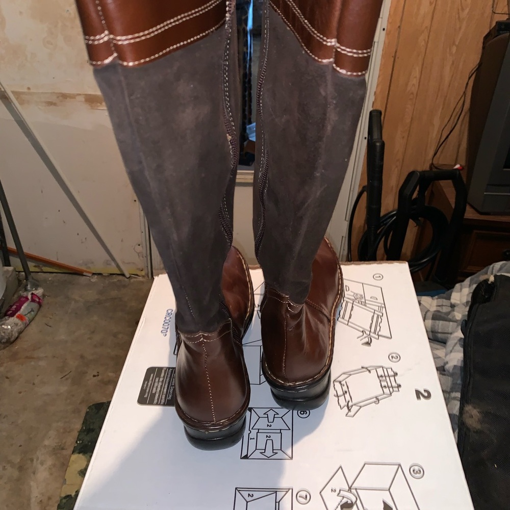 Boots - Picture 3 of 5